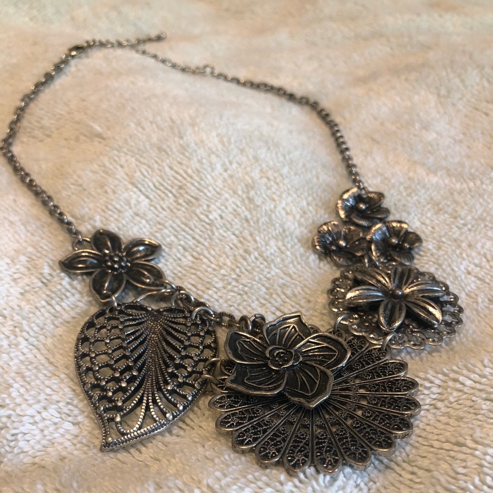Premier Designs Flower Necklace